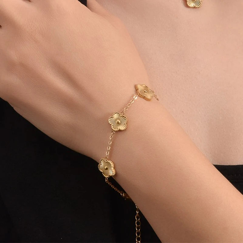 golden wrist flowers